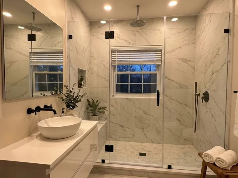 Bathroom renovation idea: small bathroom makeover with a wall-hung vanity